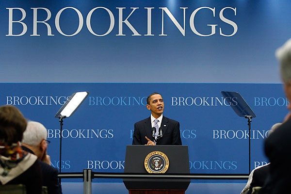 버락 오바마 대통령이 지난 화요일 브루킹스 연구소에서 일자리 창출 계획을 설명하고 있다.