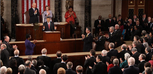 의회에서 연두교서 발표 중 기립 박수를 받고 있는 버락 오바마 대통령.