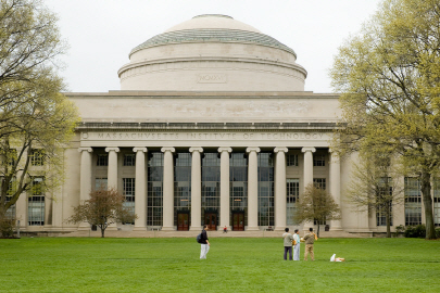 MIT에서 이번 학기 들어 2명의 학생이 사망했다