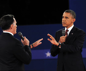 공화당 대선 후보 밋 롬니와 버락 오바마 대통령이 지난 16일 뉴욕주 햄스테드 호프스트라 대학에서 열린 2차 대선후보 TV토론회에서 열띤 논쟁을 벌이고 있다.