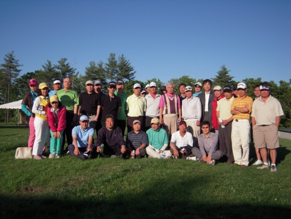 메모리얼 데이에 개최된 봄 정기 NEKGA협회장배 골프대회에 참가한 한인들이 기념 촬영에 임했다.