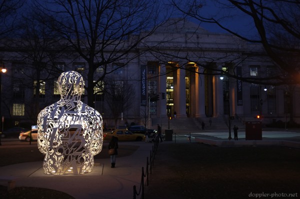 MIT의 쓸쓸한 야경 (출처: http://blog.doppler-photo.net)