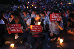 지난 3일 국정원 선거개입을 규탄하는 촛불집회에 모인 시민들.(서울 청계광장)