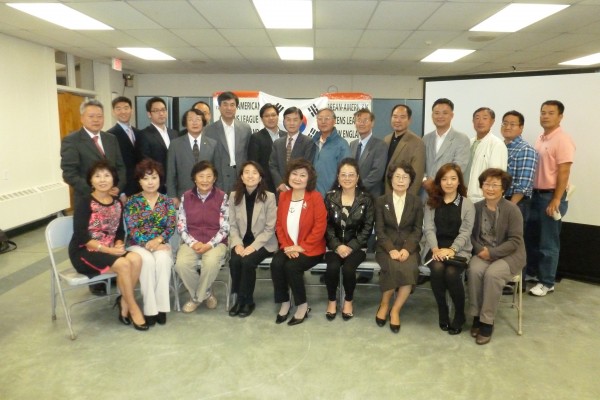 시민협회 총회 후 기념 사진에 임한 참석자들