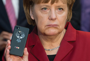 NSA가 자신의 휴대폰을 도청했다고 추정하는 앙겔라 메르켈 독일 총리
