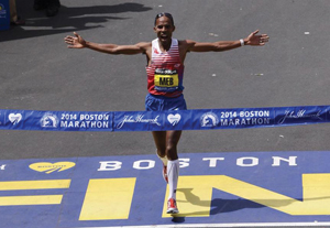 보스톤 마라톤에서 30여년 만에 미국인으로 우승을 차지한 멥 케플레지기