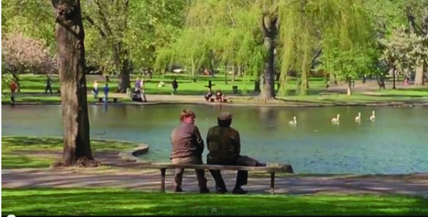 로빈 윌리엄스와 맷 데이먼이 영화 ‘굿윌헌팅’에서 앉았던 벤치는 추모의 장소가 됐다.