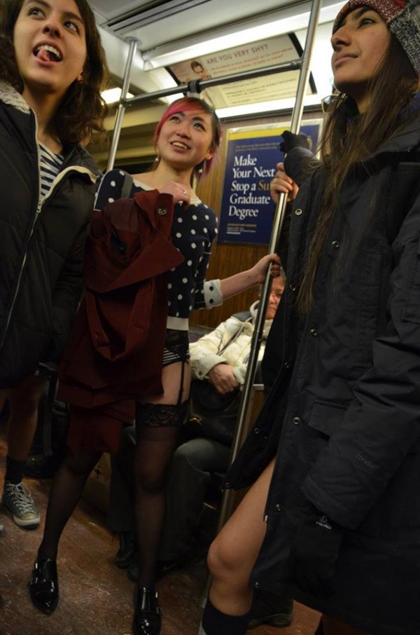 노팬츠지하철 타기 행사에 참여한 참여자들 (사진 BostonSOS)