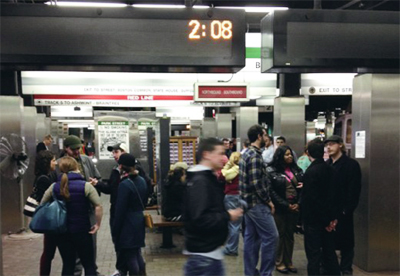 주말에 새벽 2시 30분까지 운행되던 전철 심야 연장 운행 서비스가 종료된다
