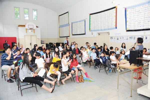 애머스트 한국학교는 6월 10일 애머스트 소재 한국학교강당에서 학생들이 준비한 학습발표회 및 종업식을 가졌다