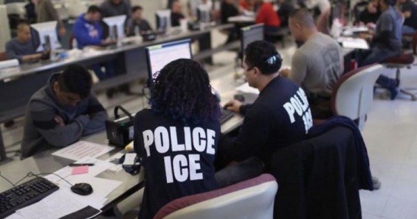 USCIS와 ICE가 이민자 체포를 위해 사전에 공조한 정황이 드러났다
