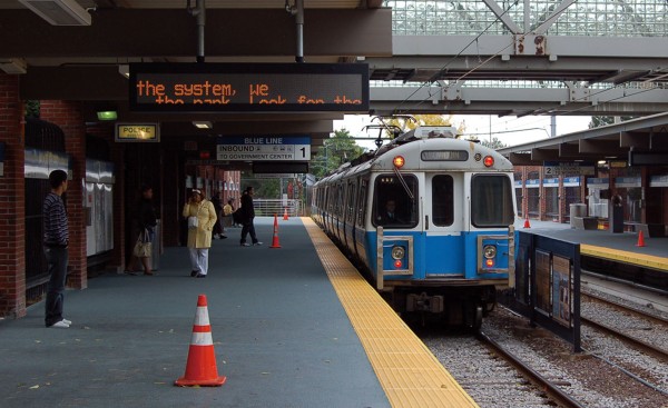 다른 대중교통과 달리 MBTA 블루 라인은 이용자 수가 늘어나고 있다