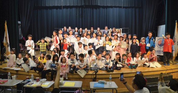 뉴잉글랜드 한국학교는 ‘꿈을 그린 노래대회’를 개최해 독창, 중창, 합창 3개부문 62개팀 약 300여명의 참가학생 전원에게 상장을 수여했다