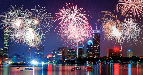 에스플라나드에서 이뤄지는 보스톤 팝스의 콘서트 및 불꽃놀이는 보스톤의 대표적인 독립 기념일 행사이다