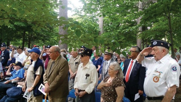 뉴햄프셔주 전역에서 모인 참전용사들과 가족들, 미정부관계자, 한인사회 지도자들 130여명이 작년 7월 27일 금요일 뉴햄프셔주립참전용사묘지에서 행사를 가졌다.
