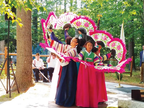 한국 어린이들의 부채춤