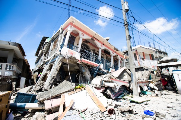 7.2 강진으로 무너진 아이티 레카이의 건물