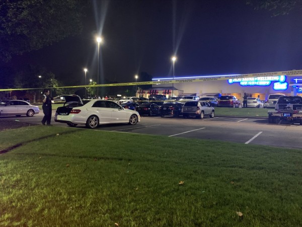 미국 조지아주 애틀랜타에서 한인 여성 살인 혐의로 체포된 한인 7명 가운데 5명에 대한 정식 기소가 결정됐다. 사진은 귀넷 카운티 경찰이 지난달 12일 미국 덜루스 한인타운 주차장에서 차량을 수색하는 모습.