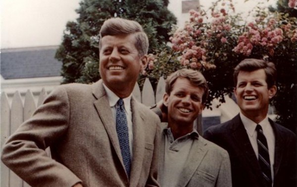 케네디가의 형제들. 존 F 케네디 전 대통령, 로버트 케네디 전 법무장관, 에드워드 케네디 전 상원의원(사진 왼쪽부터).