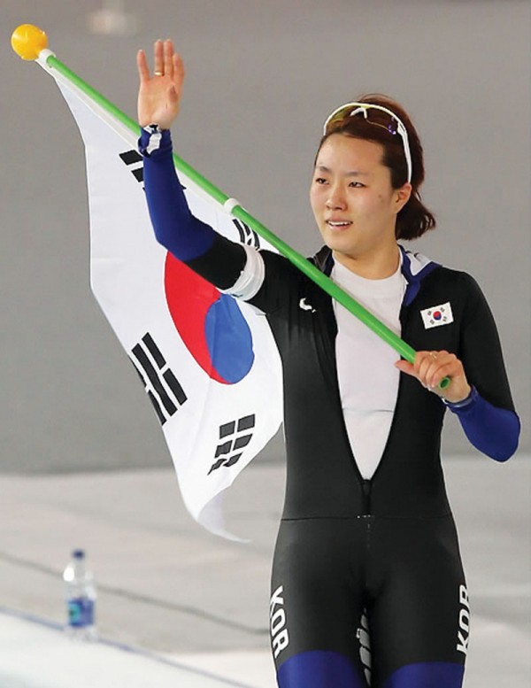 22인치 철벅지 이상화, 이상화 선수가 여자 스피드 스케이팅 500m에서 금메달을 차지했다