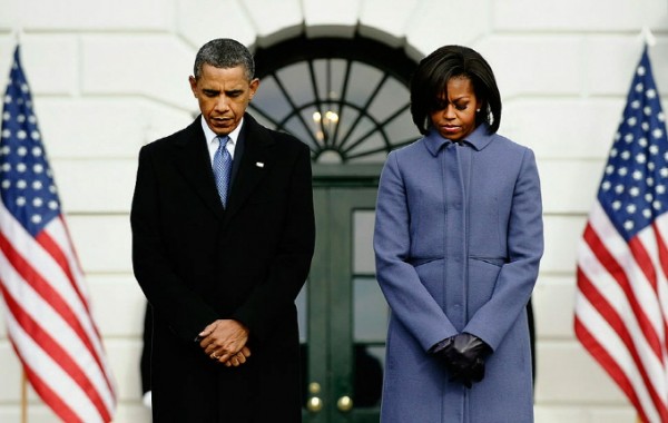 애리조나 총기 난사 희생자 추모식에 참석한 버락 오바마 대통령과 미셸 여사