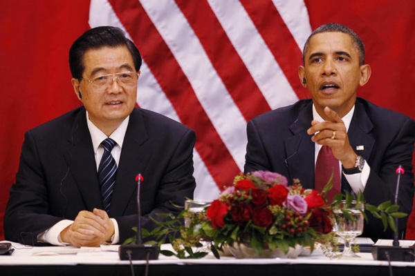 백악관에서 경제계 인물들과 회담하고 있는 버락 오바마 미국 대통령과 후진타오 중국 국가 주석