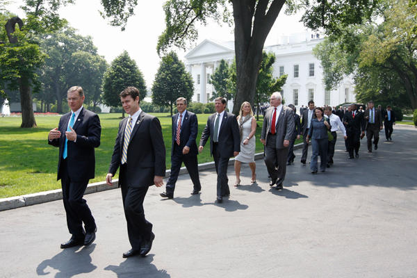 오바마 대통령과 토론을 마친 후 백악관을 떠나고 있는 공화당 하원 의원들