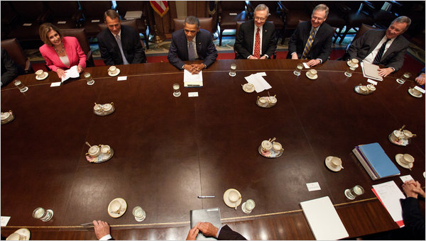 의회 지도부와 채무 한도 협상에 관한 회의를 주재하고 있는 오바마 대통령