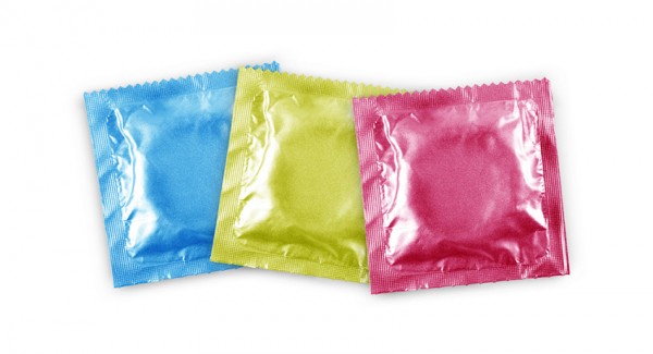 보스톤 학교위원회가 15년만에 보스톤 내 고등학교에서 콘돔 배부를 승인했다. 학부모는 이를 거부할 수 있는 권한도 있다.