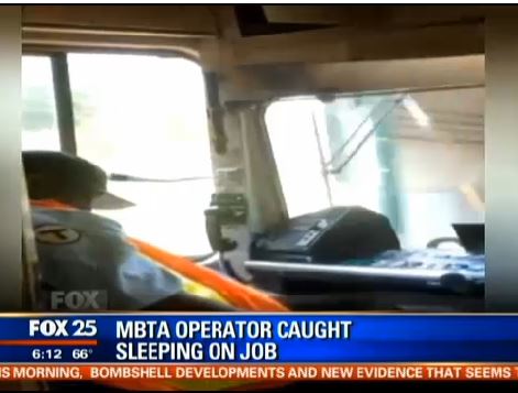 전철 운전사가 근무 중에 졸고 있는 모습이 동영상으로 찍혔다