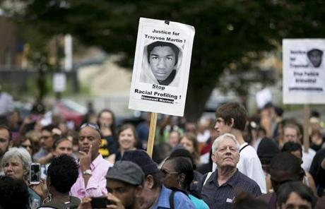 락스버리에서 조지 짐머맨의 무죄 판결에 항의하는 시위가 열렸다