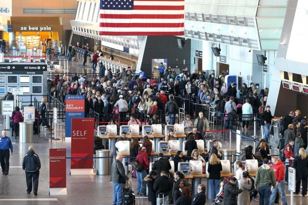 연평균 3천만 명의 승객이 다녀가는 로건 국제 공항 내부 모습