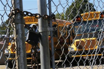 보스톤 스쿨 버스 운전자들이 8일 오전부터 파업에 들어갔다