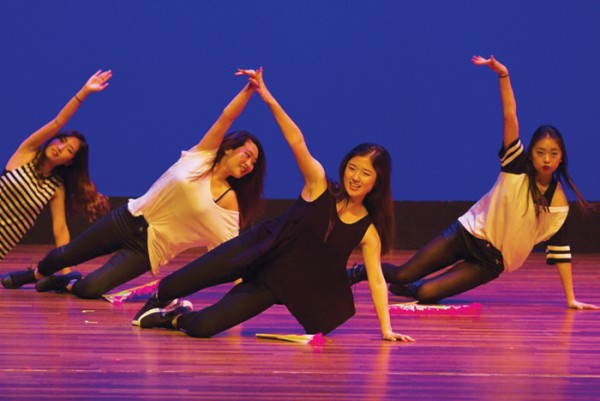 BU의 한국학생회가 오는 4월 2일, BU의 Tsai 퍼포먼스홀에서 정기공연을 갖는다. 사진은 작년 컬쳐쇼 "Doctor Nugu?" 공연 중에서 (BU KSA 제공)