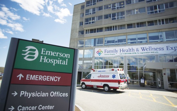 갈비뼈 골절로 콩코드에 위치한 에머슨 병원 응급실을 찾았던 한 환자는 퇴원 후 엑스레이 판독료 $300불을 내라는 청구서를 받았다