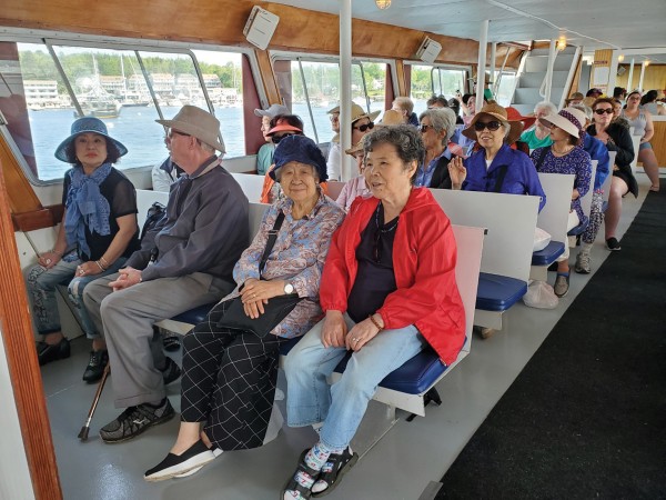 보스톤 한미노인회는 메인 부스베이 항(Boothbay Harbor)에 위치한 캐비지 아일랜드를 방문해 해산물을 구워먹는 캐비지 아일랜드 클램베이크 나들이를 6월 마지막 주에 다녀왔다