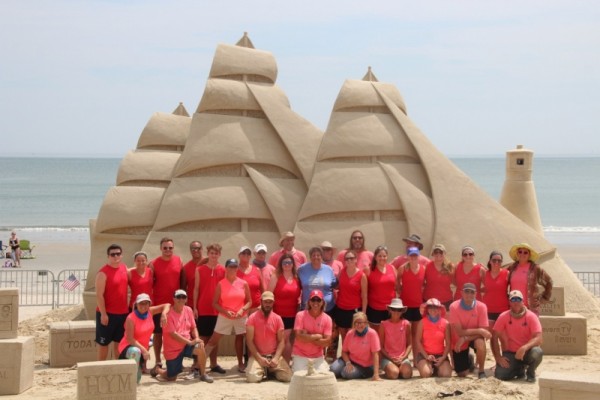 7월 26일부터 28일까지 리비어 비치에서 모래조각 축제가 열린다. 2017년 대회의 작품