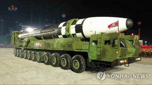 북한이 10일 당창건 75주년 열병식에서 신형 ICBM을 공개했다. 조선중앙TV가 보도한 화면을 보면 신형 ICBM은 길이와 직경이 종전보다 길어진 모습이다.