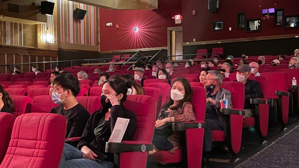 브루클라인 소재 쿨리지 극장에서 상영된 영화 미나리를 관람하기 위해 참가한 한인들