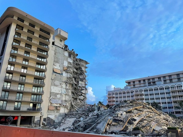 부분 붕괴사고 발생한 미 플로리다주 12층 아파트