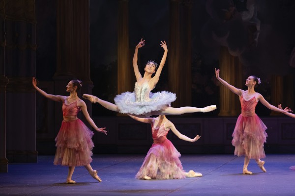 11월 26일 1년 반만에 처음으로 재개된 보스톤 발레 첫 공연에서 듀드롭 역할을 맡은 수석무용수 채지영씨가 안무를 선보이고 있다.(사진 = Courtesy of Boston Ballet, LizaVoll)