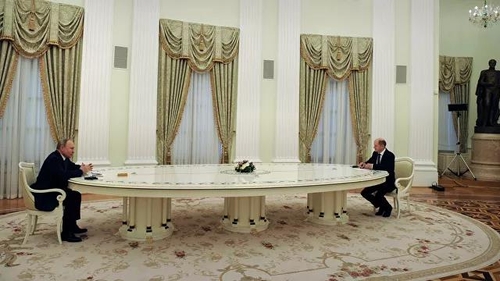 회담하는 푸틴 대통령(왼쪽)과 숄츠 총리
