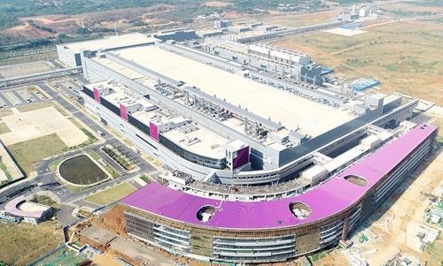 칭화유니그룹 자회사 YMTC(長江存儲)의 반도체 공장