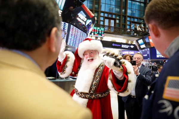 NYSE 입회장에 찾아온 산타